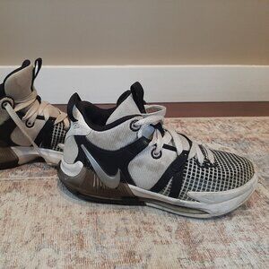 Nike LeBron Witness VII youth size 4